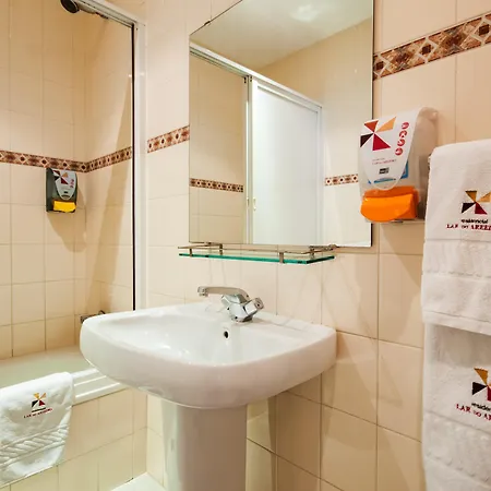 بيت ضيافة Residencial Do Areeiro 2*