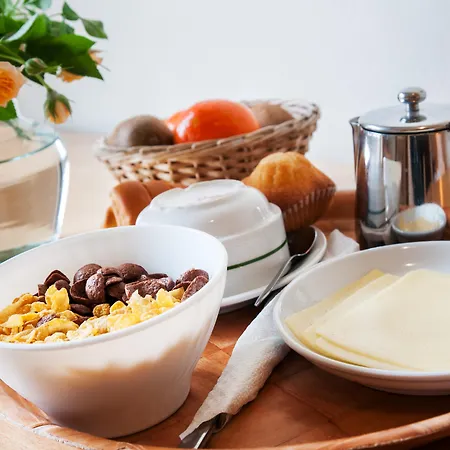 بيت ضيافة Residencial Do Areeiro 2*