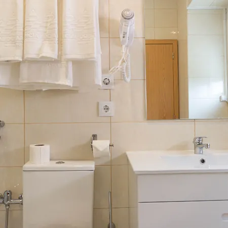 بيت ضيافة Residencial Do Areeiro 2*